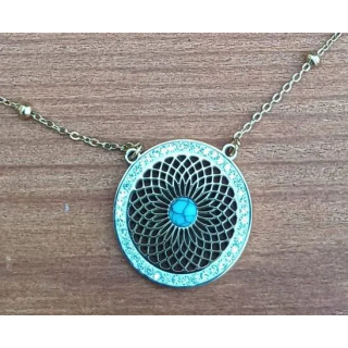 Collier doré avec pendentif Ovale et perle de Turquoise