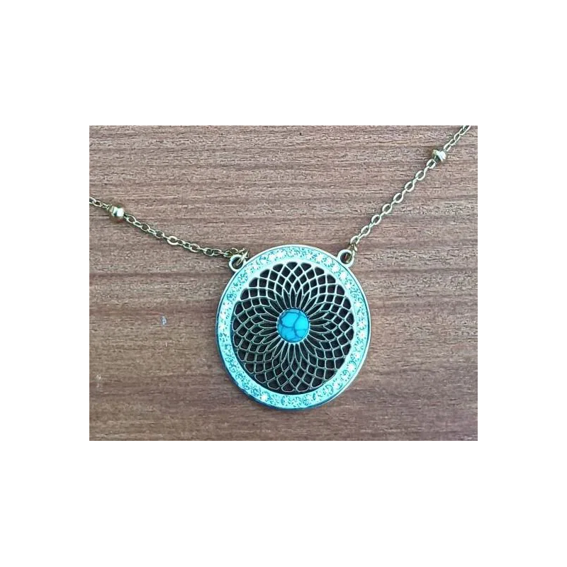 Collier doré avec pendentif Ovale et perle de Turquoise