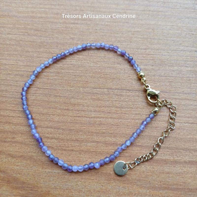 bracelet en perles de pierres facettées d'Améthyste