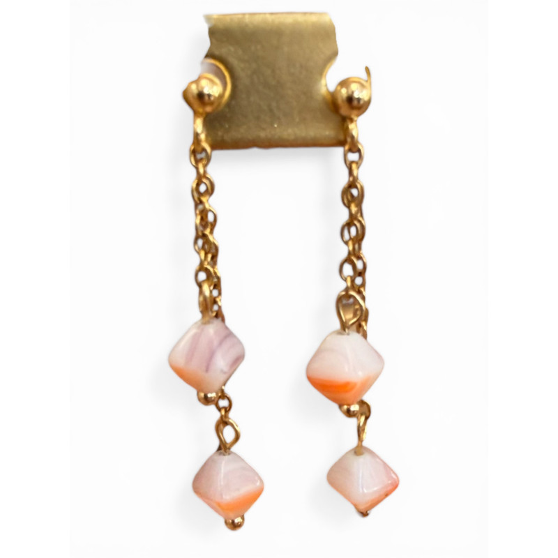 Boucle d'oreilles pendente et perle rose