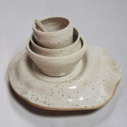 Set "l'universel" 1 assiette, 2 bols,1 tasse+ touillette