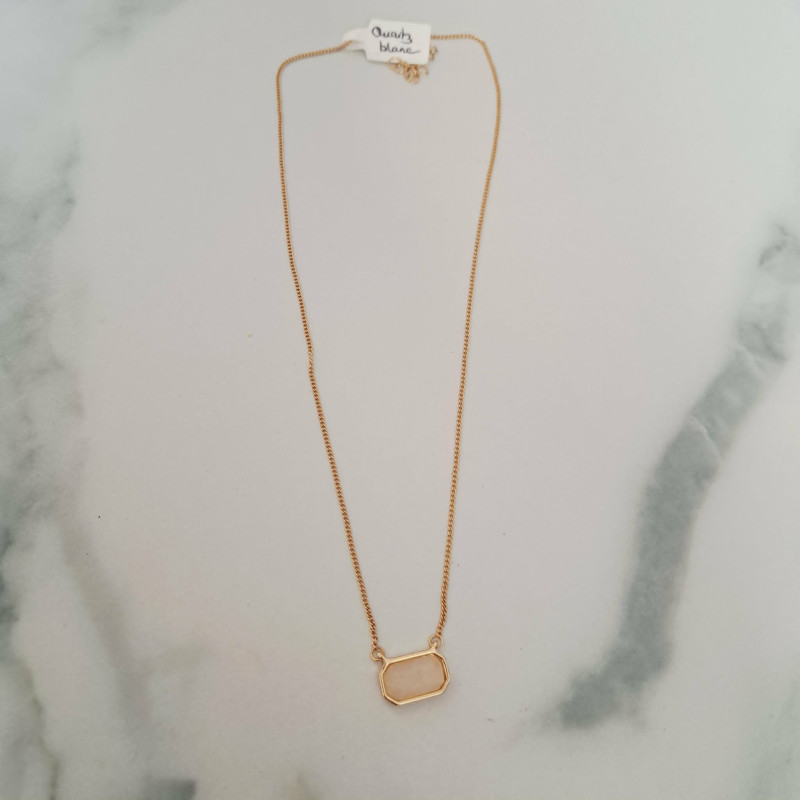 Collier dorée quatz blanc