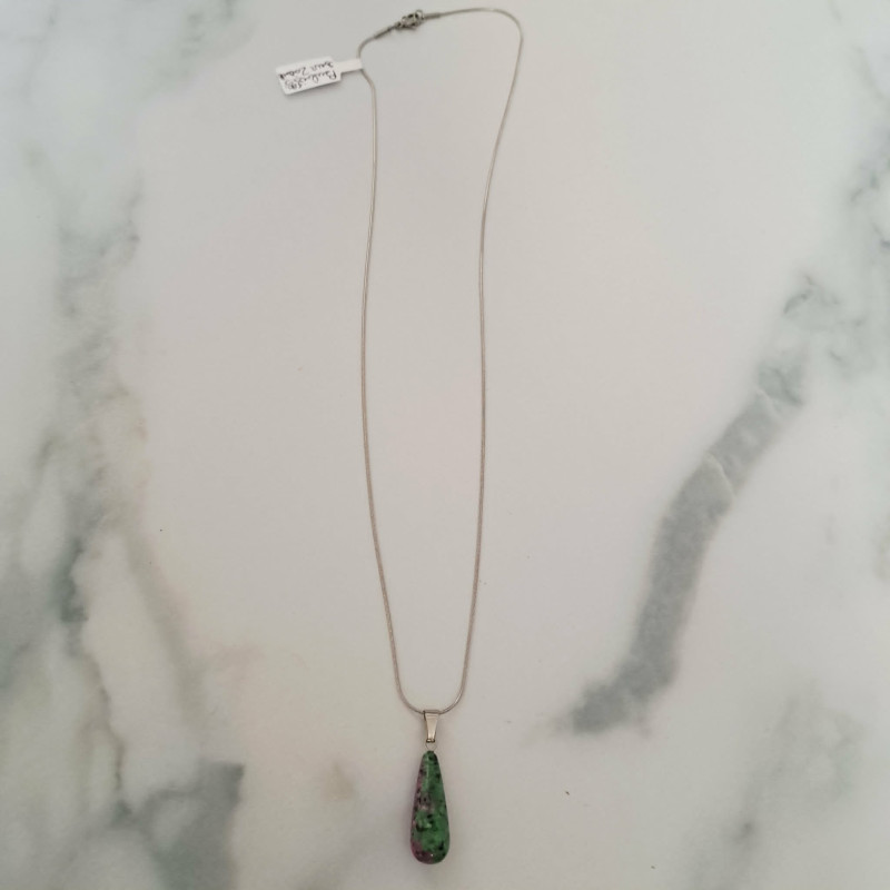 Collier argenté – Pierre naturelle Rubis sur Zoïsite
