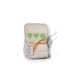 Serviette brodée coeur vert