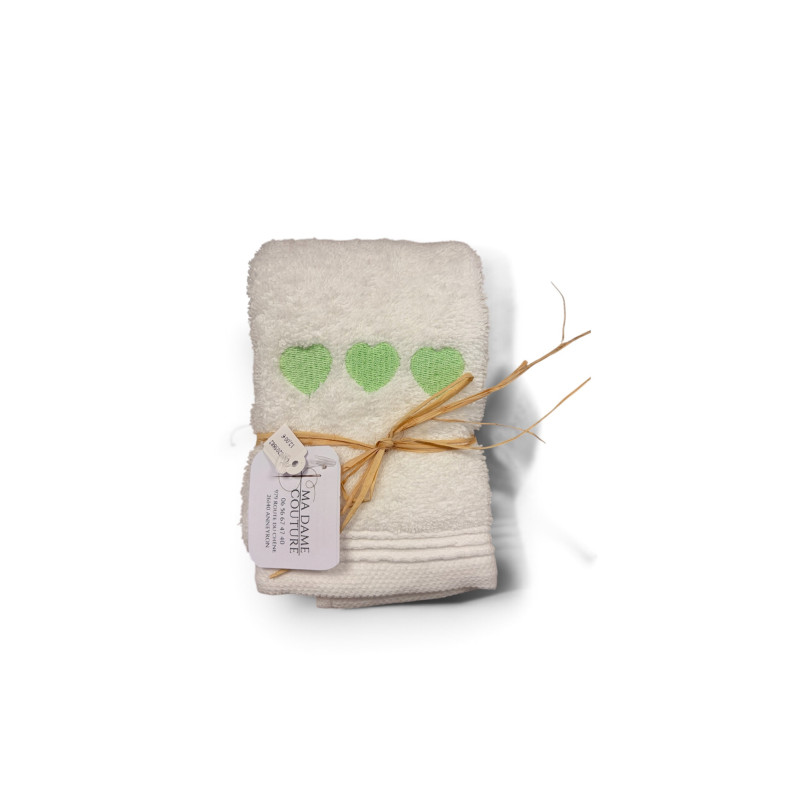 Serviette brodée coeur vert