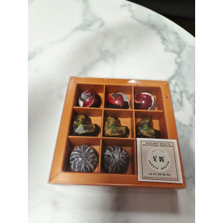 Coffret Chocolat noir intérieur coco noisette,  intérieur craquant pistache, intérieur citron vert