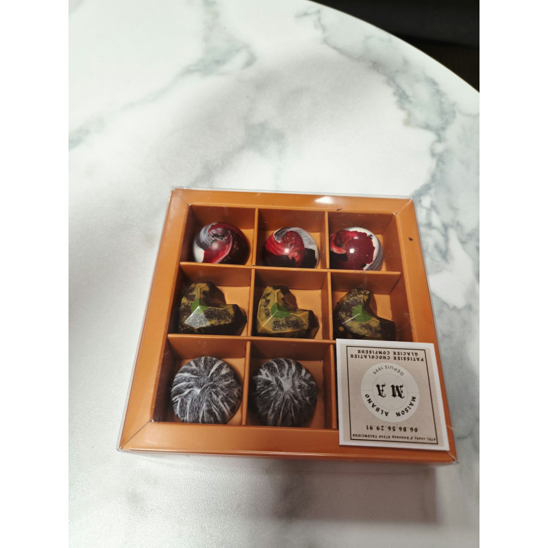 Coffret Chocolat noir intérieur coco noisette,  intérieur craquant pistache, intérieur citron vert